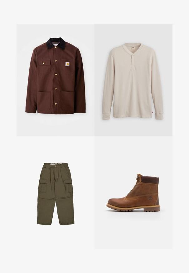Brun bomuldsjakke med en sort fløjlskrave, gyldne knapper, to brystlommer og et firkantet logo-patch på venstre lomme.; Langærmet henley-skjorte i lys beige ribbet stof, med V-hals, tre-knap placket og manchetter ved ærmerne. Rød logo-tags ved kanten.; Olivengrønne cargobukser med knap- og lynlåslukning, bæltestropper og to store klaplommer på lårene.; Brun læder vandrestøvle med en glat finish, polstret ankel, metalliske snørehuller og en gummisål med et robust dækmønster.