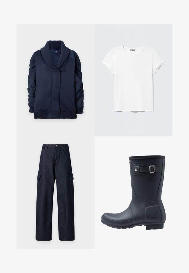 Navyblauwe jas met geribbelde sjalkraag, geraffineerde mouwen, voorzakken en geribbelde manchetten en onderrand, plat gevouwen op een witte achtergrond.; Effen wit T-shirt met korte mouwen en V-hals, met een klein "WEEKDAY" label aan de binnenkant van de kraag, getoond op een lichtgrijze achtergrond.; Donkerdenim cargobroek met wijde pijpen, voorzien van twee zijzakken, een knoopsluiting en een duurzame stoftextuur.; Zwarte rubberen regenlaars met een ronde neus, textuurzool en verstelbaar riempje. Gladde oppervlakte met een matte afwerking.