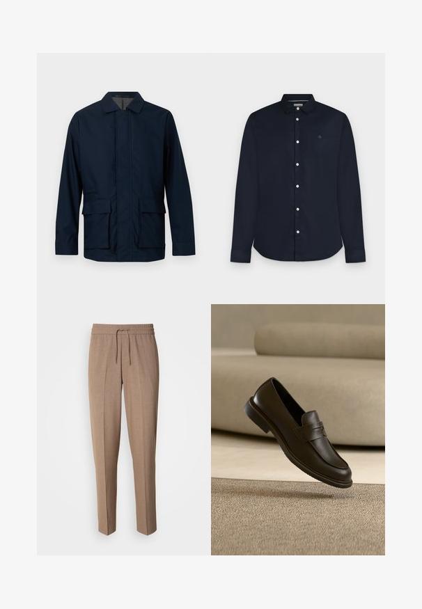 Veste bleu marine avec un col plat, fermeture éclair à l'avant, deux grandes poches avant et une texture lisse, fabriquée à partir d'un tissu léger.; Chemise homme bleu marine à manches longues avec col et boutons blancs, présentée sur fond gris clair.; Pantalons en tissu tissé brun, avec une coupe décontractée, taille à cordon de serrage et plis à l'avant. Jambes droites et sans poches ni éléments en métal visibles.; Un seul mocassin en cuir brun foncé flottant au-dessus d’un tapis texturé beige, avec un canapé beige flou en arrière-plan.