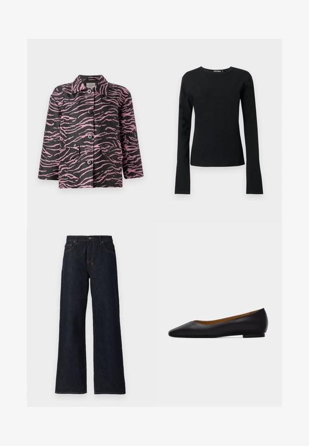 Schwarze Jacke mit rosa Zebra-Strukturen, Knopfverschluß, spitzen Kragen und zwei Fronttaschen. Aus Textilstoff gefertigt.; Schwarzes, eng anliegendes Langarmshirt mit Rundhalsausschnitt, geradem Saum und glattem Stoff, vor einem schlichten hellen Hintergrund präsentiert.; Dunkelblaue weit geschnittene Jeans aus Denim, mit orangen Nähten, zwei Gesäßtaschen und einem Knopfverschluss am Bund.; Schwarzer flacher Schuh aus Leder mit spitz zulaufender Vorderkappe, niedrigem Absatz und glatter Oberfläche, von der Seite vor einem hellgrauen Hintergrund dargestellt.