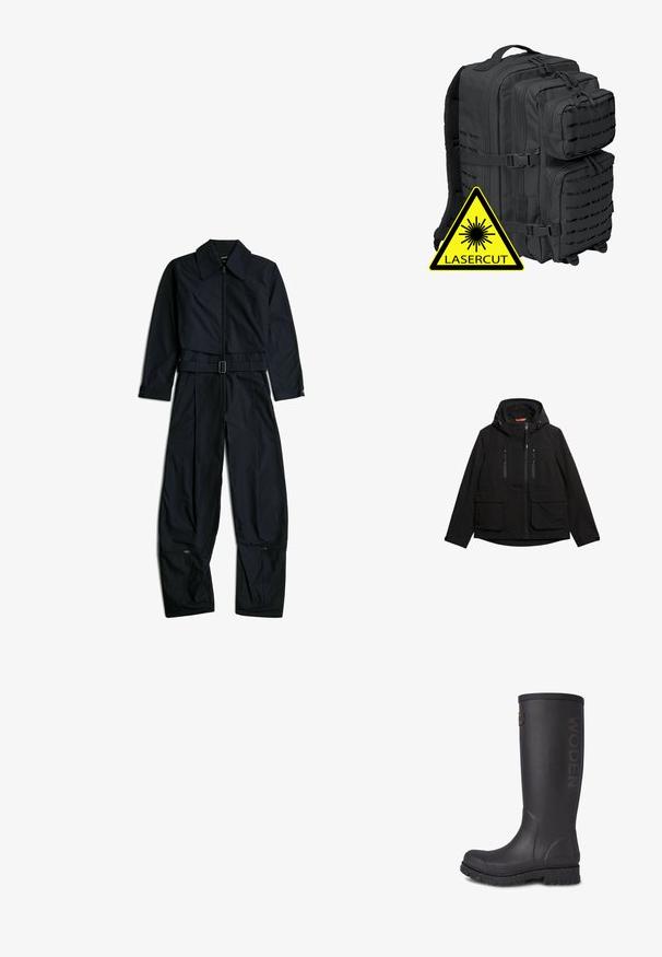 Zwarte weerbestendige jas met een capuchon, met een rits aan de voorkant, twee borstzakken en twee voorkruiszakken. Geweven merknaam aan de voorkant.; Zwarte jumpsuit met lange mouwen en kraag, ritssluiting aan de voorkant, verstelbare riem in de taille en ritsen nabij de onderkant van brede pijpen op een witte achtergrond.; Hoge zwarte rubberen laars met een gestructureerde afwerking, WODEN-logo op de zijkant en een versterkte zool met gesprenkelde accenten.; Zwarte tactische rugzak met meerdere compartimenten, een gevoerde mesh rug en laser-gekapte accenten; inclusief versterkte ritsen en verstelbare banden.