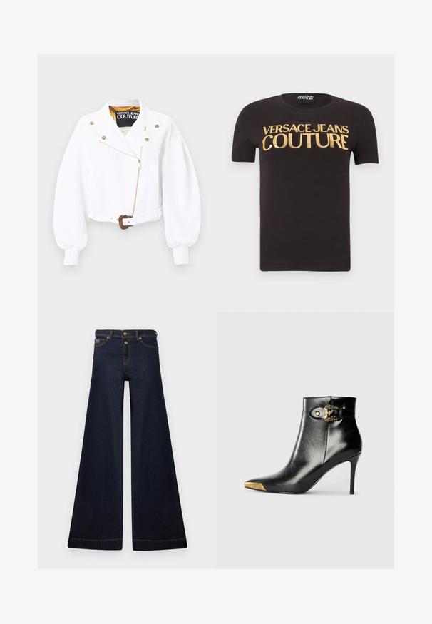 Hvid cropped jakke med puffede ærmer, guldfarvet lynlås og knapper, talje med bælte og udsmykket guldspænde, Versace Jeans Couture-mærke indeni kraven.; Sort kortærmet t-shirt med "Versace Jeans Couture" skrevet med store guld bogstaver på brystet, rund halsudskæring og stofmærke indeni.; Mørkeblå viddeben denimjeans med forrest knap- og lynlåslukning, forlommer og kontrastsyning.; Sort ankelstøvle lavet af skinnende læder med spids tå, stilet hæl og guldfarvet hardware med en dekorativ spænde-detalje.