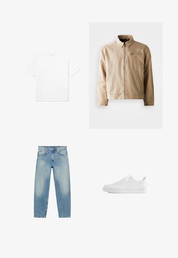 Beige Canvas-Jacke mit Reißverschluss, Stehkragen und zwei Seitentaschen. Mit einem kleinen Logopatch auf der Brust.; Weißes Baumwoll-T-Shirt mit kurzen Ärmeln, rundem Halsausschnitt und geradem Saum. Glatte Textur ohne sichtbare Muster oder Akzente.; Blue Jeans mit geradem Bein, vorderen Taschen und Gürtelschlaufen, die leichte Verblassungen an Oberschenkeln und Knien zeigen.; Weißer Low-Top-Sneaker mit Schnürsenkeln, glattem Lederobermaterial und flacher Gummisohle, seitlich auf weißem Hintergrund gezeigt.