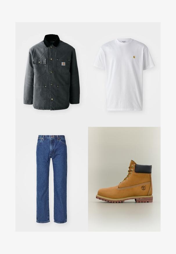 Donkergrijze canvas jas met een zwarte corduroy kraag, koperen drukknoopjes en twee borstzakken met een logo-opdruk. Soepele textuur.; Witte katoenen t-shirt met korte mouwen en ronde hals, voorzien van een klein gouden logo op de linkerkant van de borst. Zachte textuur en een normale pasvorm.; Rechtermode blauwe denim jeans met een voorste knoop, ritssluiting, riemlussen en vijf-vakken ontwerp op een effen witte achtergrond.; Bruine leren enkellaars met zwarte kraag, gele veters en een zandkleurige zool. Voorzien van een logo en witte stikseldetails. Robuuste loopzool met grip.