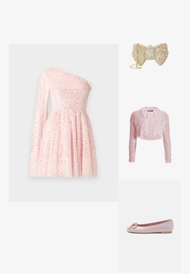 Cardigan court rose clair duveteux avec manches longues et devant ouvert, texturé avec un tissu doux et duveteux.; Robe rose à une épaule avec une longue manche transparente, décorée de paillettes, avec un col froncé et une jupe évasée.; Ballerine en cuir verni rose clair avec bout arrondi, nœud en corde torsadée sur le devant et semelle basse beige sur fond blanc.; Pochette en forme de nœud ton or recouverte de cristaux clairs, avec un design en treillis délicat et une bandoulière chaîne dorée.
