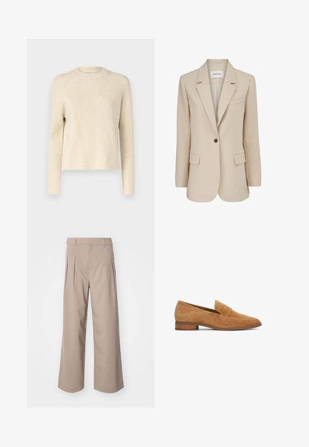 Modström GALE BLAZER - Κοντό παλτό - powder sand; Πλεκτή μπλούζα με ριγέ σχέδιο σε κρεμ χρώμα, με στρογγυλή λαιμόκοψη, μακριά μανίκια και ίσια γραμμή. Μαλακή υφή με διακριτές τονικές παραλλαγές σε όλη την επιφάνεια.; Ταν μπεζ παντελόνι σε φαρδιά γραμμή με πτυχώσεις, φτιαγμένο από μαλακό ύφασμα. Διαθέτει μεσαία μέση και καθαρή, κομψή σιλουέτα.; Τακούνι κλασικού δερμάτινου μοκασίνι σουέντ σε ταμπά απόχρωση με χαμηλό συσσωρευμένο τακούνι και φαρδιά λουρί στο κέντρο, εμφανίζεται προφίλ σε λευκό φόντο.