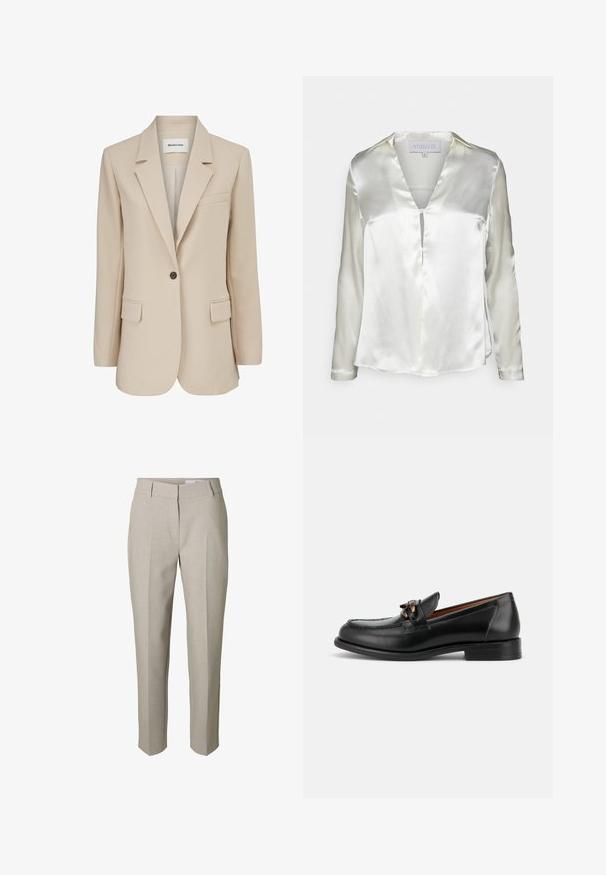 Modström GALE BLAZER - Κοντό παλτό - powder sand; STUDIO ID ALYSSA - Μπλούζα - champagne; Μπεζ παντελόνι ραμμένο κατά παραγγελία με θηλιές για ζώνη, μπροστινό φερμουάρ και πιέτες στα πόδια, εμφανιζόμενο σε λευκό φόντο.; Μαύρο δερμάτινο μοκασίνι με χαμηλό τακούνι, στρογγυλεμένη μύτη και διακοσμητική μεταλλική αγκράφα μπροστά.