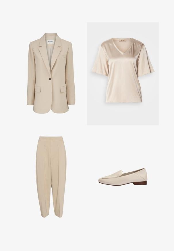 Modström GALE BLAZER - Korte frakker - powder sand; Beige satin T-shirt med V-hals, korte udvidede ærmer og en glat tekstur. Designet er enkelt uden mønstre eller udsmykninger.; Beige skræddersyede bukser med høj talje, plisseret forside og smal nederdel. Stoffet ser glat ud med en subtil glans. Ingen synlige lommer.; Beige læderloafer med lavt træhæl og afrundet firkantet tå, sidevisning mod hvid baggrund.