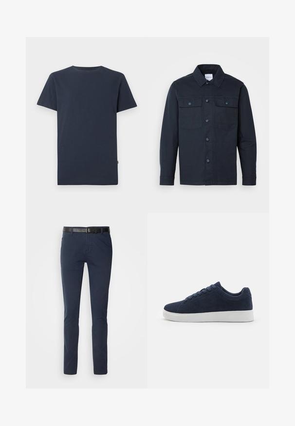 Marineblauw knoopshirt gemaakt van een katoenmix, met twee borstzakken en een klassiek kraagontwerp.; Effen donker marineblauw T-shirt met korte mouwen en ronde hals, met een klein wit SELECTED-merklabel binnenin de kraag.; Marineblauwe katoenen broeken met een smalle pasvorm, voorzien van een gestructureerde zwarte leren riem en klassieke zakken. Schoon ontwerp, geen patronen.; Marineblauwe suède sneakers met een ronde neus, witte rubberen zool en zes veterogen. Glad textuur en minimaal ontwerp. Zijaanzicht weergegeven.