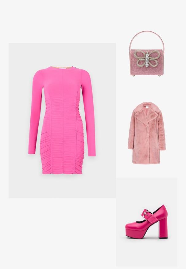 Roze faux fur jas met een omslagkraag, open voorkant en lange mouwen. De stof heeft een zachte, pluizige textuur met een gladde binnenglanzende voering.; Aansluitend langemouwen jurk in helder roze. Heeft een geplooide textuur, een ronde hals en zijdetails met een kleine metallic accent.; LAMODA FORGET ME PLATFORM - Hoge hakken - fuchsia; Roze sprankelende handtas met een opvallend vlinderontwerp en strassteentjes, rechthoekige vorm en een platte handvat.