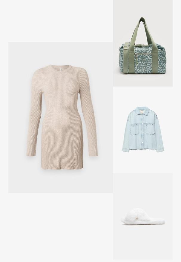 Hellblaue Jeansjacke mit vorderen Druckknöpfen, zwei großen Brusttaschen, silbernen Nieten entlang der Taschen und Schultern, ausgefranstem Saum.; Beiges, geripptes Strickkleid mit langen Ärmeln, tailliertem Schnitt und rundem Halsausschnitt auf weißem Hintergrund.; Weiße Plüschhausschuhe mit einer weichen, fellartigen Textur, konturiertem Design und offenem Rückenteil. Flache Sohle für den Innenbereich. Keine sichtbaren Muster oder Akzente.; Grüner und hellblauer Leopardenmuster-Reisetasche mit zwei Griffen und verstellbarem Schultergurt, vordere Reißverschlusstasche und "Berlin"-Schriftzugmuster.