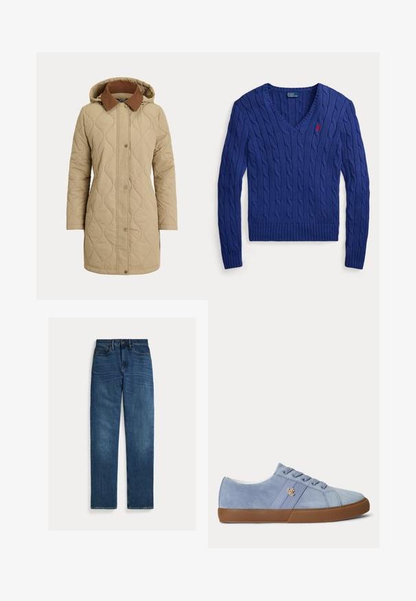 Beige doorgestikte jas met bruine kraag en capuchon, drukknoopsluiting aan de voorkant en lange mouwen.; Blauwe kabelgebreide V-hals trui met lange mouwen en een klein rood geborduurd logo op de linkerborst.; Blauwe denim jeans met rechte pijpen, vijf zakken, knoopsluiting en subtiele vervaging op dijen en knieën, plat op een witte achtergrond gelegd.; Lichtblauwe suède lage sneaker met bruine rubberen zool en klein gouden logo op de zijstrook, weergegeven in rechterzijaanzicht.