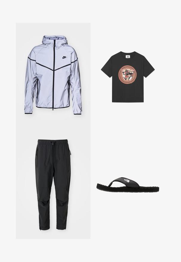 Nike Sportswear Kevyt takki - reflect silver; Musta puuvillapaita, jossa on pyöreä graafinen kuvasto, jossa on yksityiskohtainen kuva hevosesta ja ratsastajasta maanläheisissä sävyissä. Pyöreä pääntie.; Musta kevyet housut, joissa on elastinen vyötärö, nyöri, vetoketjulliset sivutaskut, artikuloidut polvet ja nilkkavetoketjut.; Musta flip-flop-sandaali, jossa on kuvioitu kumipohja, leveä hihna ja valkoinen logo selvästi näkyvillä yläosassa.