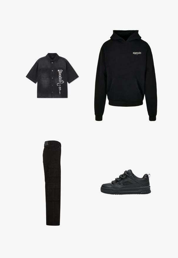 Zwart knoopshirt met korte mouwen en twee borstzakken, met witte verticale tekst "ED HARDY 1971" op de rechterzak.; Zwarte katoenen hoodie met een voorklepzak, ribgebreide mouwen en zoom, met witte logo-text op de bovenste linkerkant. Zachte textuur.; Zwarte cargobroek met meerdere grote klepzakken, riemlussen en een rechte pijpsnit, zijaanzicht.; Zwarte lage sneaker met dikke zool, gevoerde kraag, meshpanelen en dikke veters, afgebeeld tegen een witte achtergrond.