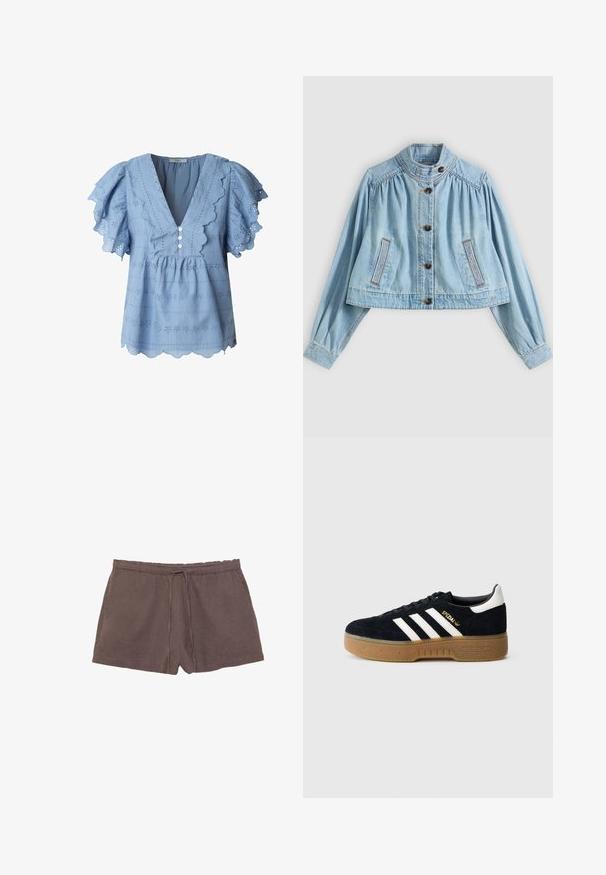 Lyseblå cropped denimjakke med lange ærmer, knaplukning foran, høj krave og to forkant-syede lommer.; Lyseblå bluse med bølget kant og flagrende ærmer. Har hulbroderi og tre knaplukninger ved V-halsen.; Brune bomuldsstrikshorts med elastisk talje og snøre foran, fladt lagt på hvid baggrund.; Sort ruskindssneaker med hvide tre striber og guldfarvet logo. Sål i gummi med tekstureret greb. Klassisk lavtop-design med rundet tå.