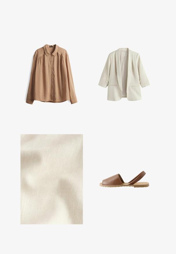 Crèmekleurige damesblazer met open voorkant, sjaalkraag, 3/4-mouwen en twee voorzakken met bies.; Beige overhemd met knoopsluiting, kraag, lange mouwen en een relaxte pasvorm. Gemaakt van een gladde stof met subtiele textuur en centrale knoopsluiting.; Glad, licht gekreukt crèmekleurig stof met diagonale fijne ribbelstructuur, close-up weergegeven.; Bruine leren platte sandaal met gesloten teen en achterriem, cognackleurige zool met lichte profilering, zijaanzicht op witte achtergrond.