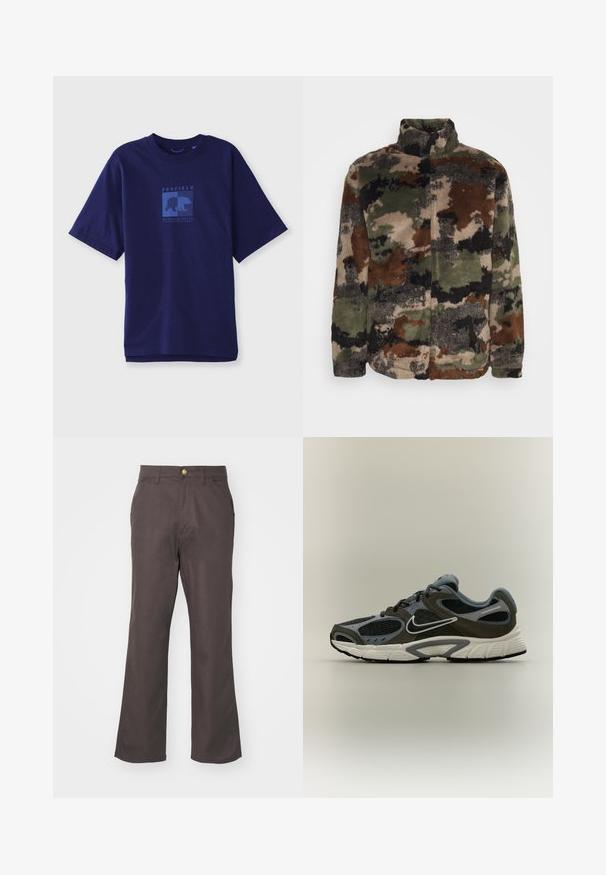 Fleecejack met een camouflagepatroon in groen, bruin en zwart. Hoge kraag en ritssluiting, zachte textuur overal.; Marineblauwe katoenen t-shirt met korte mouwen, met een blauwe graphic van een beer en de tekst "PENFIELD MASSACHUSETTS" in vierkante vorm op de voorkant.; Bruine, rechte broek van katoen. Voorzien van een sluiting met een knop aan de voorkant, ceintuurlussen en zijzakken. Eenvoudig, strak ontwerp.; Zwarte en grijze Nike hardloopschoen met witte zool en swoosh, ademende meshpanelen en gevoerde kraag, getoond in profiel op een neutrale achtergrond.