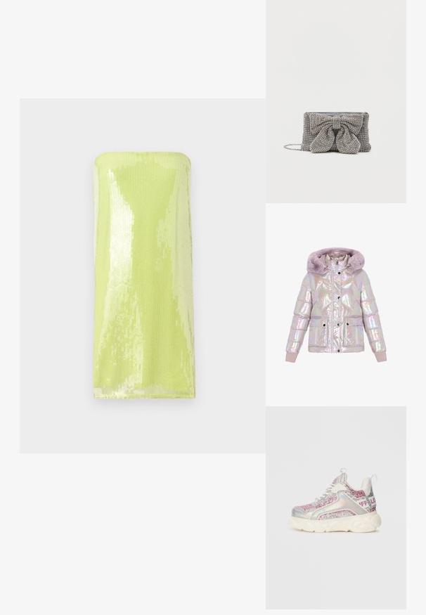 Iriserende dunjakke med hætte foret med imiteret pels, med quiltet design, forreste knapper og to sidelommer. Farven skifter i lyset.; Skinnende, limegrøn strapless top dækket af palietter. Glat tekstur med et fitted, rørformet design og en lige halsudskæring.; Chunky sneakers med hvid sål, holografiske paneler, lyserøde og sølvglitrende accenter, hvide snørebånd og "BUFFALO" tekst på hælremmen.; Glitrende grå håndtaske med en tekstureret overflade, der har en stor sløjfe-accent på forsiden og en kædrem. Kompakt rektangulær form.