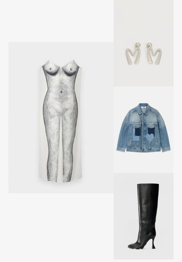 Lichtblauwe denimjas met patchworkontwerpen, inclusief rechthoekige en hartvormige patches, voorzakken met kleppen en een knoopsluiting.; Mouwloze jurk met een monochroom gedrukt ontwerp van een vrouwelijk lichaam. Gemaakt van lichtgewicht stof met een zachte textuur en een vloeiende vorm.; Zwarte leren kniehoge laars met een aansluitende schacht en een spitse neus. Beschikt over een kenmerkende gebogen hak en een gladde textuur.; Paar zilverkleurige metalen oorbellen in de vorm van een hoekige letter M met afgeronde stekers op een witte achtergrond.