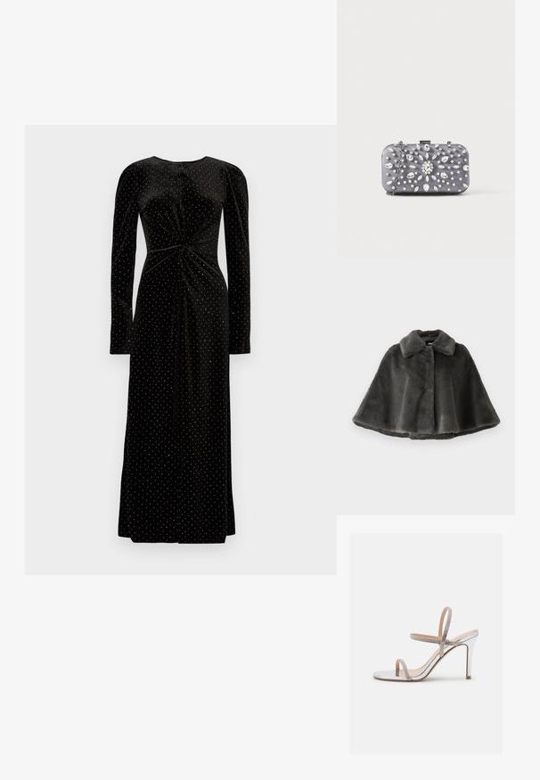 Grau gefärbter Kunstpelz-Cape mit einem Kragenhals, glatter Textur und abgerundetem Saum. Klassisches Design ohne sichtbare Verschlüsse oder Muster.; Schwarzes Samtkleid mit langen Ärmeln, einem geknoteten Vorderdesign und weißen Punkten, das eine bodenlange Silhouette hat.; Madden Girl WISE - High Heel Sandalette - silver; Kleine rechteckige dunkelgraue Clutch, verziert mit klaren Strasssteinen in einem strahlenförmigen Muster und einem silbernen Kettenriemen.
