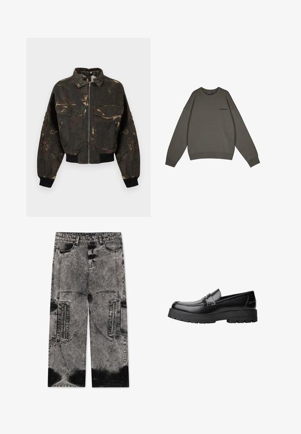 Mørkegrøn og brun camouflage bomberjakke med lynlås foran, store klaplommer og lynlåslommer, ribstrikkede manchetter og linning.; Pegador LOGO - Striktrøje - anthracite; FAVELA BIG POCKET - Loose-jeans - black acid washed; Sort læderloafer med kraftig sål og dekorativ rem henover, vist i venstre sideprofil på hvid baggrund.