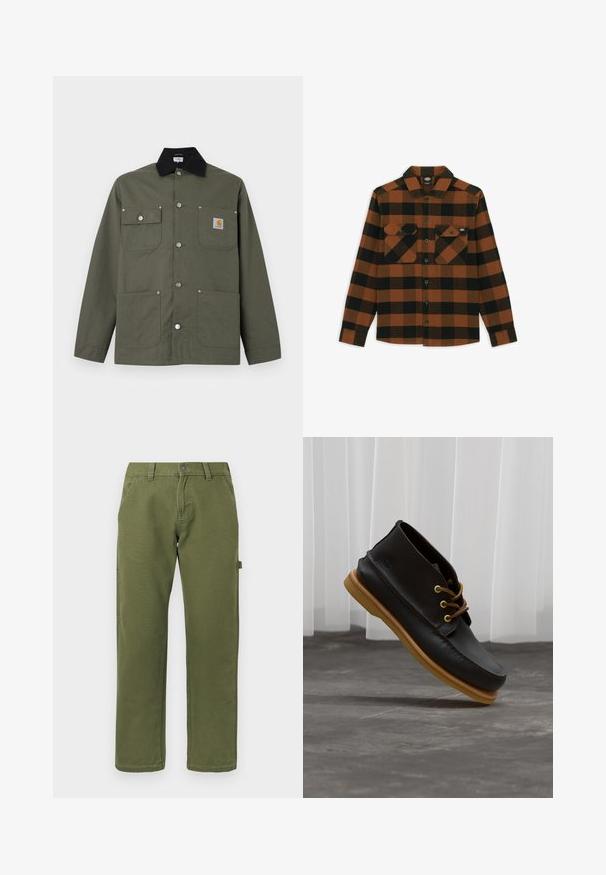Zelená plátenná bunda s čiernym golierom, štyrmi prednými vreckami, zapínaním na pracku a malou nášivkou s logom Carhartt na hrudnom vrecku.; Tričko s dlhým rukávom v oranžovo-čiernej kockovanej vzore, vyrobené z textúrovaného materiálu. Má dve náprsné vrecká a zapínanie na gombíky.; Rovné olivové nohavice so prednými vreckami, pútkom na opasok, zapínaním na gombík a bočným úchytom na utilitárne predmety na jednofarebnom pozadí.; Čierne kožené topánky s hladkým povrchom, okrúly špička, hnedé šnúrky a svetlohnedé gumové podrážky. Logo je embosované na boku.