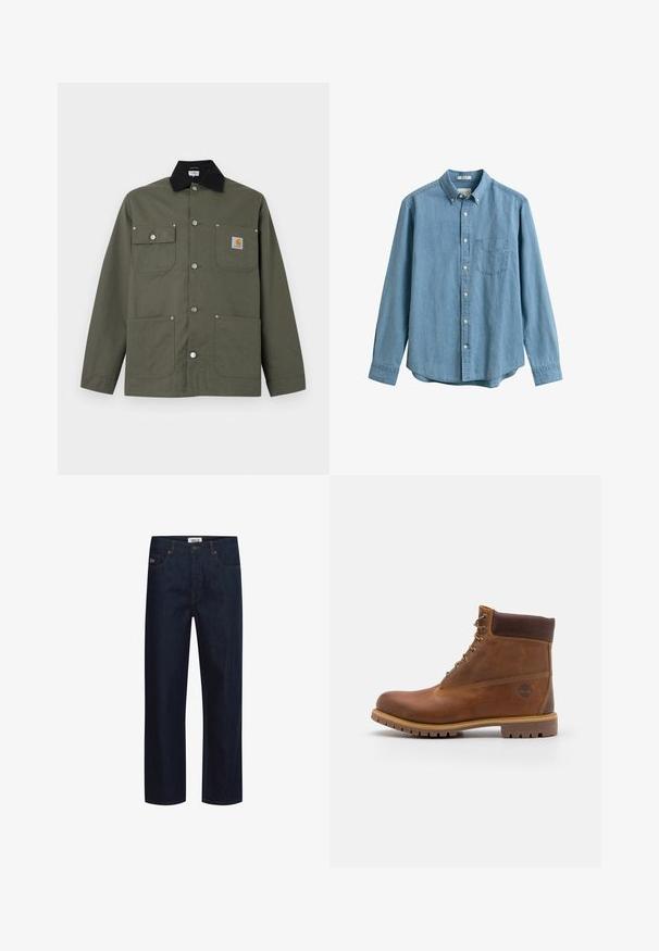 Grøn lærredsjakke med sort krave, fire forlommer, lukning med trykknapper og et lille Carhartt-logo på brystlommen.; Lyseblå denimskjorte med lange ærmer, knapper foran, brystlomme, knappet krave og hvide knapper.; Mørkeblå denimjeans med lige ben, der har fem lommer, kontrasterende syninger og en mærket label på taljebåndet.; Brun læder vandrestøvle med en glat finish, polstret ankel, metalliske snørehuller og en gummisål med et robust dækmønster.
