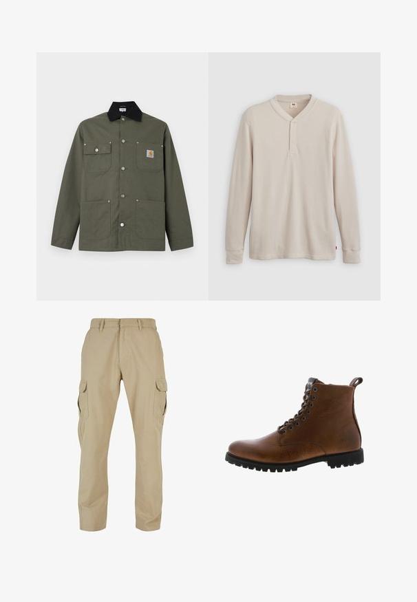 Grøn lærredsjakke med sort krave, fire forlommer, lukning med trykknapper og et lille Carhartt-logo på brystlommen.; Langærmet henley-skjorte i lys beige ribbet stof, med V-hals, tre-knap placket og manchetter ved ærmerne. Rød logo-tags ved kanten.; Beige cargo bukser lavet af bomulds twill, med flere sidelommer, lige ben design og lynlås med bæltestropper.; Brune læder ankelstøvler med tekstureret overflade, metaløjer og sort gummisål. Har en træktab bagpå for nem påtagning.