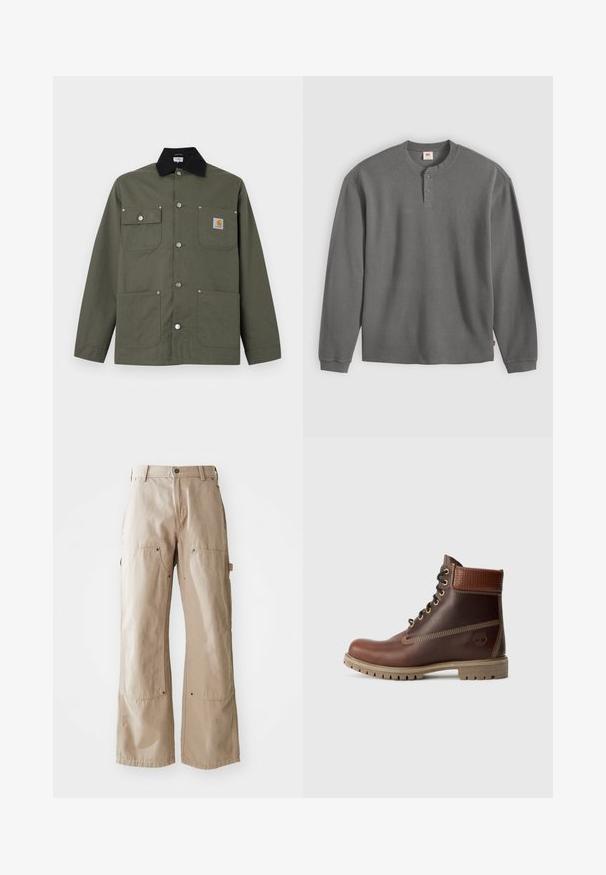 Veste en toile verte avec col noir, quatre poches avant, fermeture par boutons-pression, et un petit écusson logo Carhartt sur la poche poitrine.; T-shirt henley gris à manches longues en maille gaufrée, avec deux boutons et poignets côtelés, posé à plat sur un fond clair.; Pantalons larges beige en coton robuste. Comprend des poches avant et latérales, des coutures visibles et des accents en métal sur les poches.; Bottine en cuir marron à lacets, avec un col rembourré, des coutures contrastées et une semelle robuste, vue de l'extérieur sur un fond blanc.