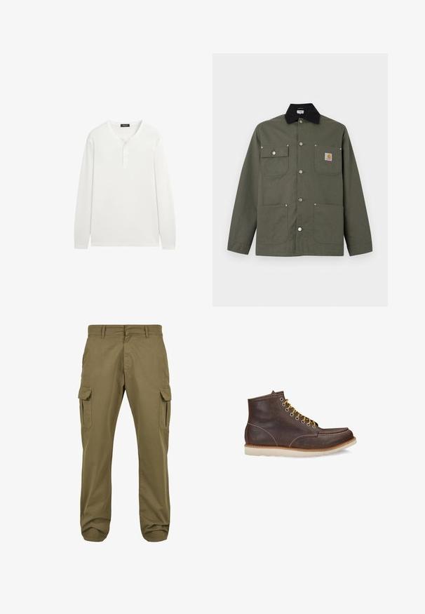 Groene canvas jas met zwarte kraag, vier zakken aan de voorkant, drukknopen als sluiting en een klein Carhartt-logo op de borstzak.; Wit henleyshirt met lange mouwen, een ronde hals en drie kleine knoopjes op de voorpaspel.; Groene cargobroek met rechte pasvorm, gemaakt van katoen, met zijzakken en knoopsluiting voor functionaliteit. Soepele textuur, casual ontwerp.; Bruine leren enkellaars met veters, gele veters, witte zool en zichtbare stiknaden, gezien van de zijkant tegen een witte achtergrond.