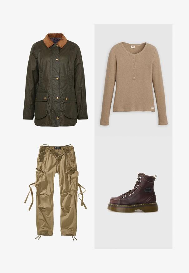 Barbour gewachste Baumwolljacke in dunklem Olivgrün mit einem Cordkragen, Druckknöpfen und zwei aufgesetzten Taschen vorne. Strukturierte, strapazierfähige Gestaltung.; Langärmliges beiges Waffelstrick-Henley-Shirt mit rundem Ausschnitt und fünf Knöpfen, flach liegend vor weißem Hintergrund dargestellt.; Khakifarbene Cargo-Hose aus Baumwolle mit mehreren Seitentaschen, Kordelzügen an den Knöcheln und Knopfakzenten. Klare Linien und strapazierfähiger Stoff.; Braune Leder-Ankle-Boots mit strukturierten Oberflächen, silbernen Ösen und gelben Nähten. Verfügt über eine robuste, transparente Sohle und eine Zuglasche.