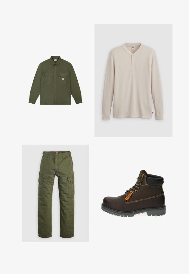Lee WORKWEAR - Spijkerjas - oak moss; Lange mouwen henley-shirt in lichtbeige ribbelstof, met een V-hals, een drieknoopsluiting en manchetten. Rode logo-label aan de onderkant.; Olijfgroene cargobroek gemaakt van duurzame stof, met zijzakken, een knoopsluiting en een rechte pijpdesign.; Bruine leren enkellaars met een grijze rubberen zool, oranje accentlabel en metalen oogjes. Kenmerken zijn contrasterende stiksels en een gevoerd kraagje.