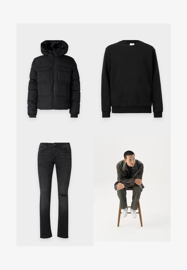 Schwarze gepolsterte Jacke mit Kapuze, zwei Brusttaschen, einem Frontreißverschluss und Rippbündchen. Glatte Textur und leichtes Design.; Schwarzer Sweatshirt aus Baumwollmischgewebe; verfügt über einen Rundhalsausschnitt, lange Ärmel und gerippte Bündchen sowie einen gerippten Saum für eine enge Passform.; Schwarze Jeans aus Denim mit Slim-Fit, die sichtbare, abgewetzte Stellen an den Knien aufweisen, fünf Taschen besitzen und einen normalen Knopf- und Reißverschluss haben.; Junger Mann in dunkler Lederjacke und Jeans sitzt auf einem Holzstuhl, lehnt sich mit verschränkten Armen nach vorne und schaut seitlich vor weißem Hintergrund.