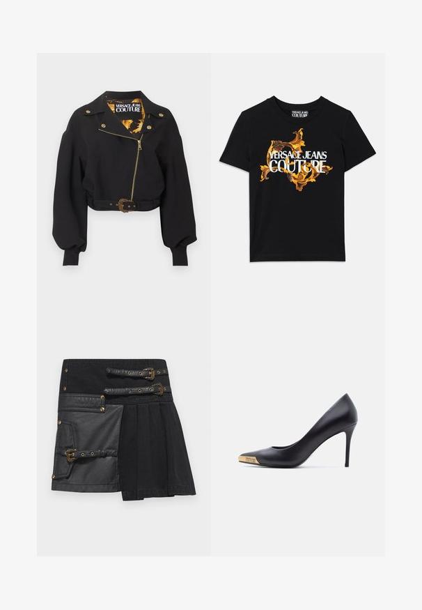 Zwarte cropped jas met gouden rits, knopen en gesp van de riem, opgeblazen lange mouwen en een "Versace Jeans Couture" label aan de binnenkant van de kraag.; Zwarte katoenen t-shirt met witte tekst "VERSACE JEANS COUTURE" en een sierlijk gouden ontwerp rond de tekst, korte mouwen, ronde halslijn.; Zwarte rok met leren accenten, gespsdetails en een mix van texturen. Inclusief een zak aan de linkerkant en een geplooid ontwerp.; Zwarte leren pump met hoge hak en puntige neus, gouden metalen uiteinde gegraveerd met "Versace Jeans Couture," gezien vanaf de zijkant op een witte achtergrond.