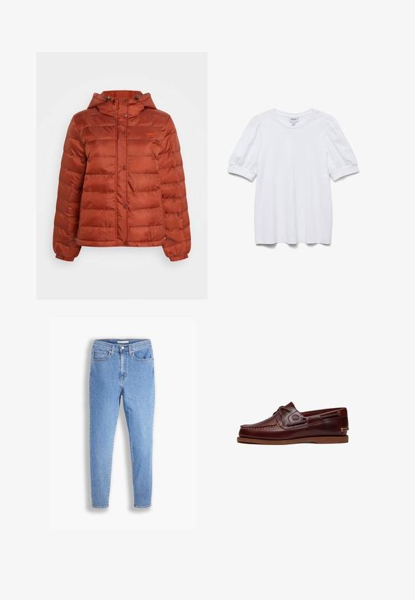 Puffjacke in rostfarben mit Kapuze, Druckknöpfen auf der Vorderseite und elastischen Bündchen, geeignet für kaltes Wetter.; Weißes Kurzarmoberteil mit rundem Ausschnitt und Puffärmeln. Aus glattem Stoff gefertigt, mit einem Etikett "AWARE."; Hellblaue, hoch-taillierte, schmale Jeans mit vorderen und hinteren Taschen, Knopfverschluss und Gürtelschlaufen auf weißem Hintergrund.; Brauner Leder-Bootsschuh mit Schnürsenkeln, Nahtdetails und Timberland-Logo an der Seite, auf weißem Hintergrund gezeigt.