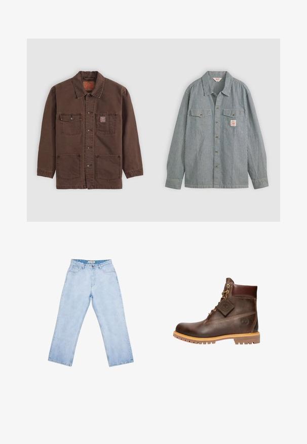 Braune Hemdjacke mit vier Fronttaschen, zwei Brusttaschen, davon eine mit einem kleinen roten Levi's-Label, und einem klassischen Kragen.; Gestreifte Hemd in Blau und Weiß, mit Kragen, zwei Brusttaschen und einem kleinen Etikett. Hergestellt aus leichtem Stoff.; Hellblaue Jeans mit hoher Taille und geradem Bein, vorne Taschen, Gürtelschlaufen, Knopfverschluss und einem gebrandeten Innenetikett am Bund.; Braune Leder-Ankelstiefel mit runder Zehenpartie, robuster Sohle, goldfarbener Hardware und strukturiertem Obermaterial. Enthält ein angehängtes Logo-Tag.