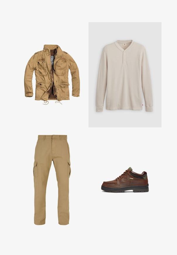 Khaki jas met een ritssluiting aan de voorkant, vier voorzakken en een gestructureerde voering. Beschikt over een staand kraag en een verstelbare trekkoord aan de onderkant.; Lange mouwen henley-shirt in lichtbeige ribbelstof, met een V-hals, een drieknoopsluiting en manchetten. Rode logo-label aan de onderkant.; Beige cargobroek met twee zijzakken, rechte pijpdesign, gemaakt van duurzaam materiaal, met stikseldetails en riemlussen.; Bruin leren schoen met een klassiek ontwerp, uitgerust met een vetersluiting, groene accenten en een robuuste zwarte rubberen zool. GORE-TEX® label zichtbaar.