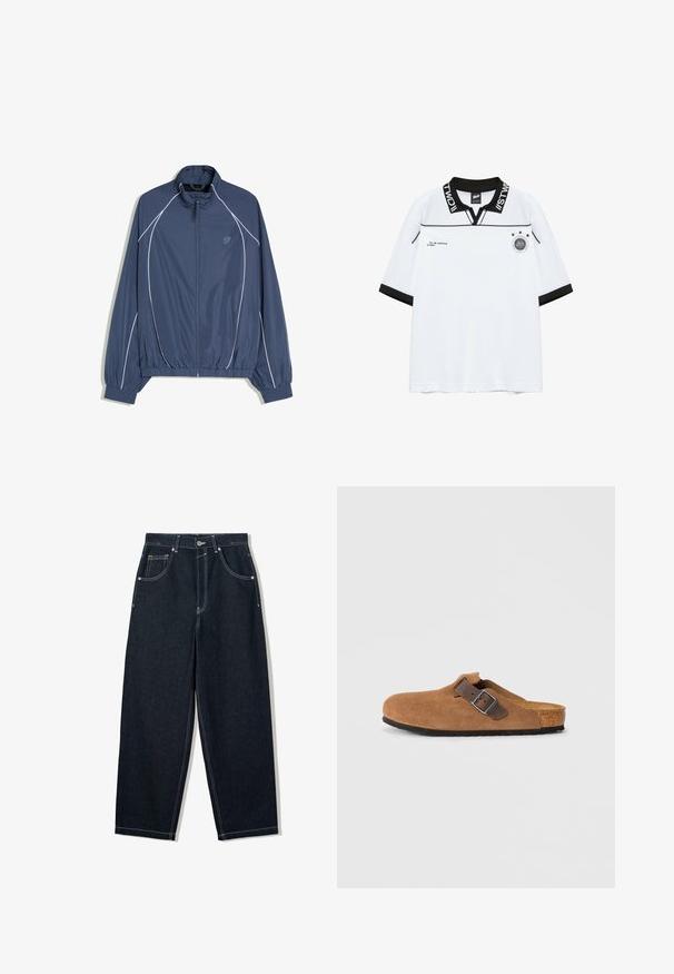 Marineblaue, leichte Jacke mit durchgehendem Frontreißverschluss, weißen Paspeldetails, elastischen Bündchen und Saum sowie einem kleinen Logo auf der Brust.; Weißes Poloshirt mit kurzen Ärmeln, schwarzem Kragen und Ärmelabschlüssen, Text am Kragen, kleinem Text auf der linken Brust und einem runden Emblem mit drei Sternen auf der rechten Brust.; Weit geschnittene, dunkle Denim-Jeans mit kontrastierendem weißen Nähten, fünf Taschen und einem Knopfverschluss. Mit einem hochgeschnittenen Design.; Braune Wildlederclogs mit einem verstellbaren braunen Lederriemen und einer silbernen Schnalle, ausgestattet mit einer geformten Korkfußbett und einer strukturierten Gummisohle.