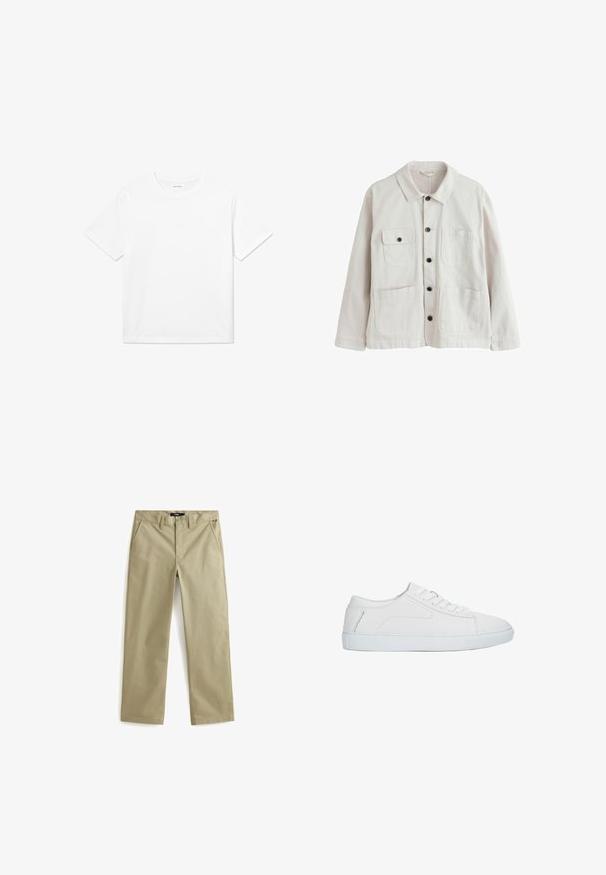 Hellbeige knöpfbare Jacke mit Kragen, zwei unteren aufgesetzten Taschen und zwei oberen Brusttaschen, eine mit Klappe und Knopf.; Weißes Baumwoll-T-Shirt mit kurzen Ärmeln, rundem Halsausschnitt und geradem Saum. Glatte Textur ohne sichtbare Muster oder Akzente.; Beige Baumwollchinos mit geradem Bein, ausgestattet mit zwei vorderen Taschen und einem klassischen Knopfverschluss. Glatte Textur, minimale Akzente.; Weißer niedriger Sneaker mit Schnürdesign, glattem Lederobermaterial und flacher Gummisohle, seitlich auf weißem Hintergrund dargestellt.