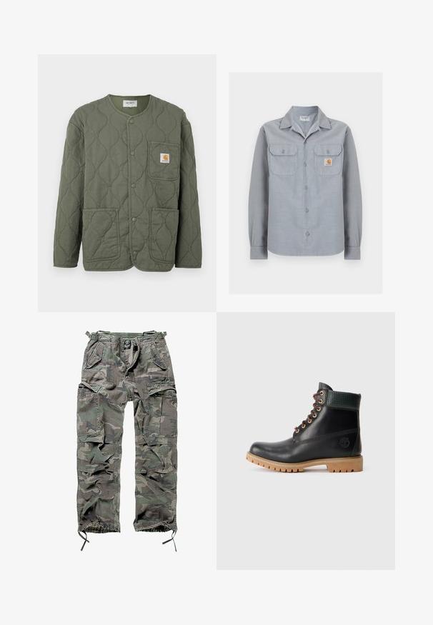 Olivengrøn quiltet jakke med trykknapper, rund halsudskæring, tre påsyede lommer og et lille Carhartt-logo på brystlommen.; Lysegrå langærmet skjorte med knapper og to brystlommer, hvoraf den ene har en lille Carhartt-logo patch på højre side.; Camo cargo bukser i grøn og grå, med flere lommer, elastisk talje, justerbare ankelmanchetter og en afslappet pasform.; Sort læder ankelstøvle med brune snørebånd, polstret grøn krave og tan gummisål med dybe riller, set fra siden på hvid baggrund.