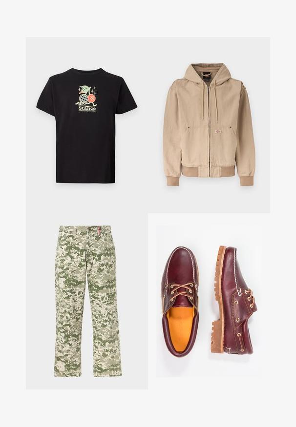 Beige jack met ritssluiting en capuchon, voorzien van steekzakken aan de voorkant, een koord in de capuchon, geribbelde manchetten en zoom, en een klein logoplaatje op de zak.; Zwarte katoenen t-shirt met een kleurrijke grafische print van een ananas en kersen, tekst luidt "Stance Community Run Club." Korte mouwen.; Herenbroek met rechte pijpen, voorzien van een groen-beige pixelcamouflagepatroon en voorzakken, tentoongesteld tegen een lichte achtergrond.; Bordeaux leren schoenen met bruine rubberen zolen, ronde neus, witte stiksels en gouden veterogen. Het interieur heeft een gele voering.