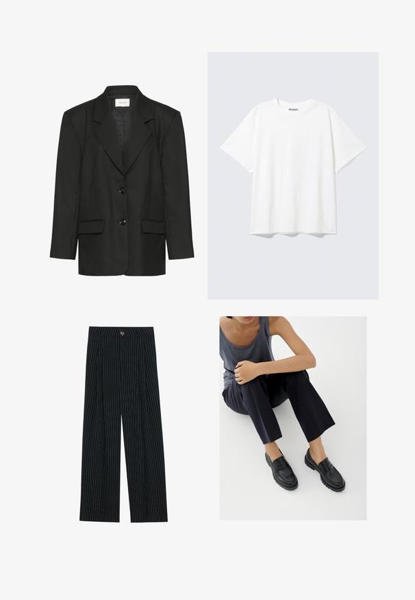 Blazer noir à coupe ajustée, revers crantés, deux boutons et deux poches avant, fabriqué dans un tissu lisse et texturé.; T-shirt blanc à manches courtes, col rond, coupe décontractée et étiquette "WEEKDAY" à l’intérieur du dos du col.; Pantalons large à rayures noires en tissu texturé, dotés d'une fermeture à bouton sur le devant et d'un design plissé pour un intérêt supplémentaire.; Mocassins en cuir noir avec accents texturés, talon bas, bout arrondi, et coutures visibles. Modèle portant un pantalon sombre et un haut gris.