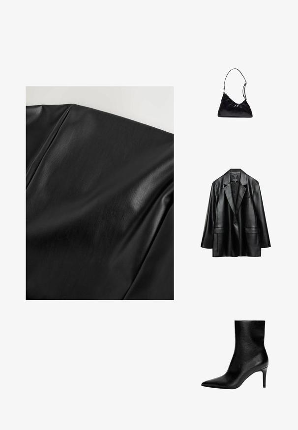 Schwarze Kunstlederjacke mit Reverskragen, einreihiger Knopfverschluss und zwei vorderen Taschen, mit einer glatten, glänzenden Textur.; Schwarzer Kunstlederstoff mit glatter Textur und subtiler Glanz, der weiche Falten und ein leichtes Maserungsmuster aufweist.; Schwarzer Leder-Stiefelette mit schlanker Silhouette, spitz zulaufender Spitze und hohem Stilettoabsatz. Glatte Textur, minimalistisch gestaltet ohne sichtbare Beschläge.; Schwarze glänzende Leder-Umhängetasche mit dreieckiger Form und einem verstellbaren Riemen mit silberner Hardware.