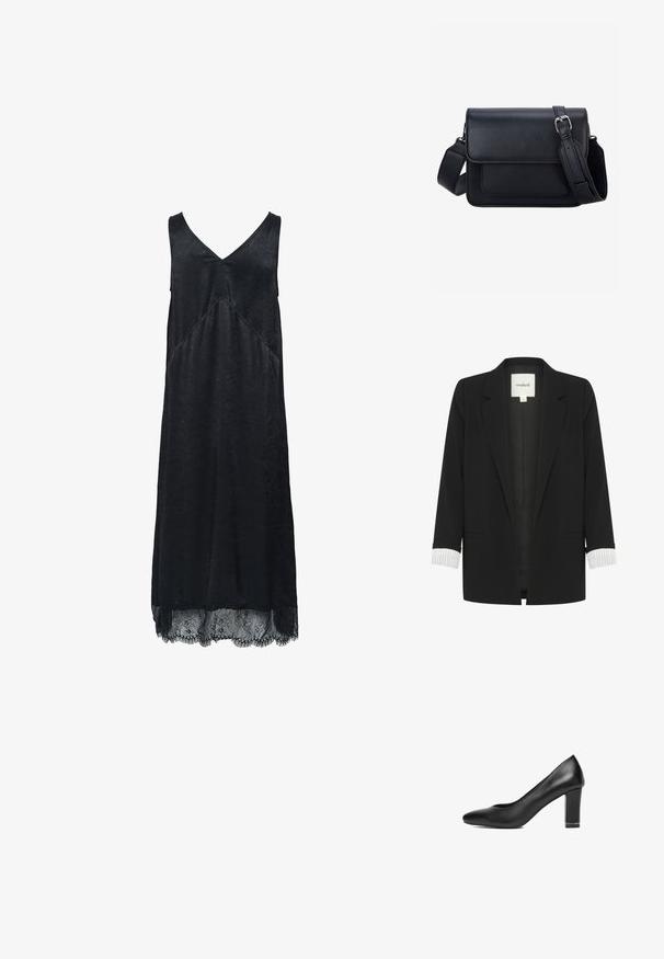 Sort blazer med en struktureret design, der har en sjalskrave, to frontlommer og opkrøllede stribede ærmer.; Sort ærmeløs kjole med V-hals, tekstureret stof og blondedetalje i kanten. Har en diagonal syningsdetalje.; Sort læder damesko med rund tå og tyk mellemhøj hæl, vist i sideprofil på hvid baggrund.; Sort rektangulær skuldertaske i læder med justerbar rem og sølvspænde på ens hvid baggrund.