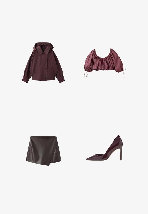 Donker bordeauxrode capuchonjas met brede kraag, drie knopen aan de voorkant, twee zijzakken en verstelbare manchetten.; Gecropte, off-shoulder blouse in diep mauve met geplooide stof en elastische pofmouwen, gestrikt aan de polsen.; Zwarte mini-rok van imitatieleer met een wikkelontwerp, een asymmetrische zoom en een gladde textuur. Ritssluiting aan de zijkant.; Bordeaux patentleren hoge hakpumps, ontwerp met spitse neus, slanke silhouet en stilettohak. Gladde textuur met glanzende afwerking.