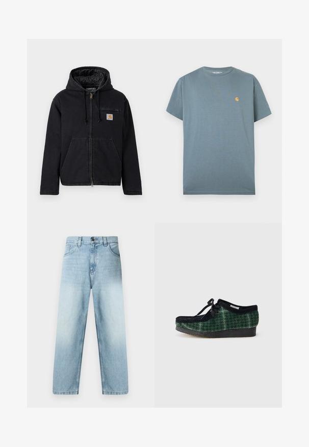 Sort hættejakke lavet af denim med lynlås foran, store forlommer og et lille logopatch på venstre bryst. Quiltet for.; Blå Carhartt T-shirt med korte ærmer og lille gul logo på venstre bryst, lagt fladt på hvid baggrund.; Lyseblå jeans med lige ben, som har en falmet finish, fem-lomme-design og synlige syninger langs sømmene. Fremstillet af bomuldsdenim.; Grønne og sorte mønstrede sko med en overdel i ruskind, der har en rund tå, snørebånd og en tekstureret gummisål.