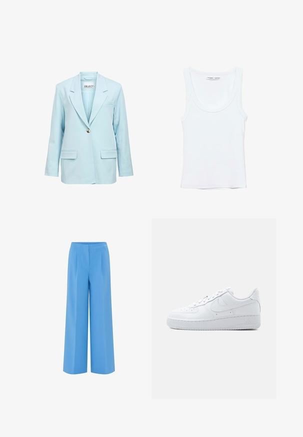 Hellblauer Ein-Knopf-Blazer mit Kerbkragen, zwei vorderen Pattentaschen und einer Brustleistentasche, Vorderansicht.; Schlichtes weißes ärmelloses Tanktop mit Rundhalsausschnitt, aus weichem Stoff, Etikett im Kragen zeigt Marken- und Größenangaben.; Helle, leichte Weitbein-Hosen aus glattem Stoff. Mit hohem Bund und Falten, die einen maßgeschneiderten, modernen Look bieten.; Weißer Nike Air Force 1 Sneaker mit niedrigem Schaft, Schnürverschluss, perforierter Zehenbox und dem charakteristischen Swoosh-Logo an der Seite.