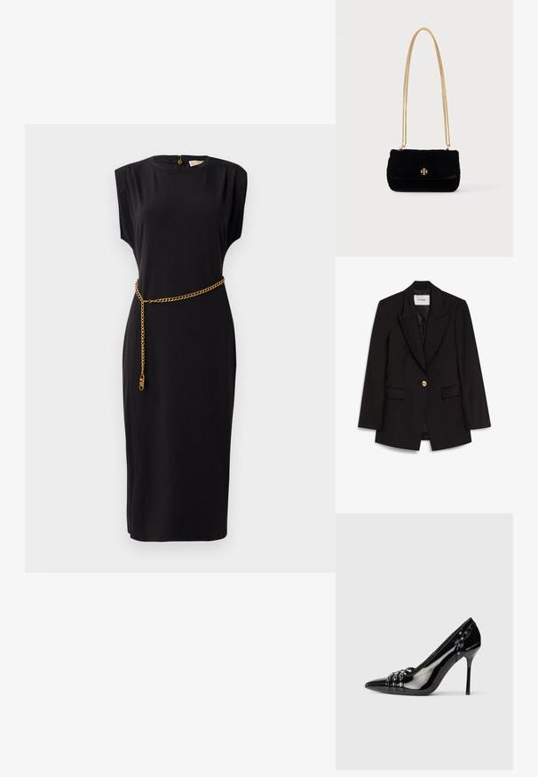 Zwarte op maat gemaakte blazer met pieklapels, enkele gouden knoopsluiting, twee klepzakken en satijnen voering. Glad stof; gestructureerde pasvorm.; Zwarte midi-jurk met korte mouwen, ronde halslijn, geplooide details en een gouden kettingriemaccent, gemaakt van een gladde stof.; Zwarte lakleren stilettohak met spitse neus, drie decoratieve banden met studs en "Karl Lagerfeld" branding op de hak.; Zwarte suède handtas met een doorgestikt design, een gouden kettingbandje en een gouden logokleurvlak aan de voorkant. Soepele textuur met een gestructureerde vorm.