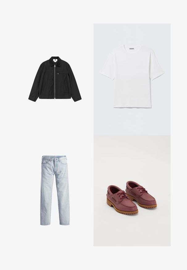 Schwarze Zip-up-Jacke mit Cordkragen, Seitentaschen und einer Brusttasche, mit glatter Textur und legerer Passform.; Schlichtes weißes T-Shirt mit kurzen Ärmeln und Rundhalsausschnitt, mit einem kleinen "WEEKDAY"-Etikett an der Innenseite des Rückenkragens, auf einer flachen Oberfläche liegend dargestellt.; Hellblaue Denim-Jeans mit geradem Bein, Knopfleiste, fünf Taschen und subtilen Verwaschungen. Mit metallischen Hardware-Details ausgestattet.; Ein Paar kastanienbraune Leder-Bootsschuhe mit dicken hellbraunen Gummisohlen und roten Schnürsenkeln auf einem weißen Hintergrund.