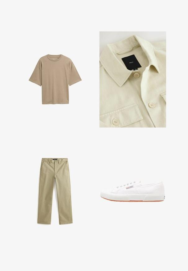 Beige skjorte med knapper, spids krave, brystlomme og sort mærkelabel med teksten "NEXT" inde i halsudskæringen.; Beige kortærmet t-shirt med en løs pasform, rund halsudskæring og glat tekstur. Ingen synlige mønstre eller hardware detaljer.; Beige bomulds chinos med lige ben design, der har to forlommer og en klassisk knaplukning. Glat tekstur, minimale detaljer.; Hvide kanvas sneakers med gummisål, snørebåndsdesign og et lille logo mærke på siden. Tekstureret hvid overdel og brun ydersål.